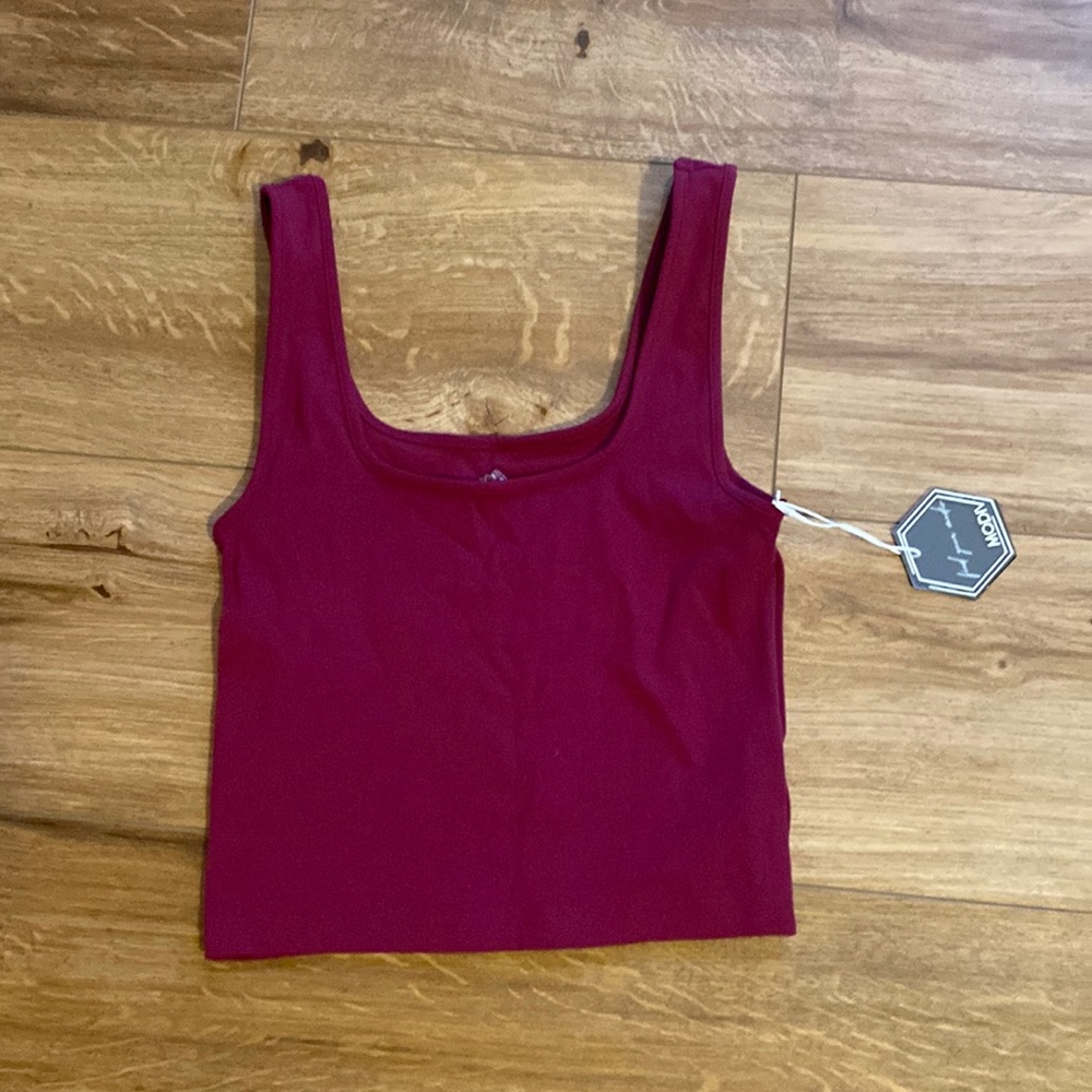 Modiv brand evolv crop tank